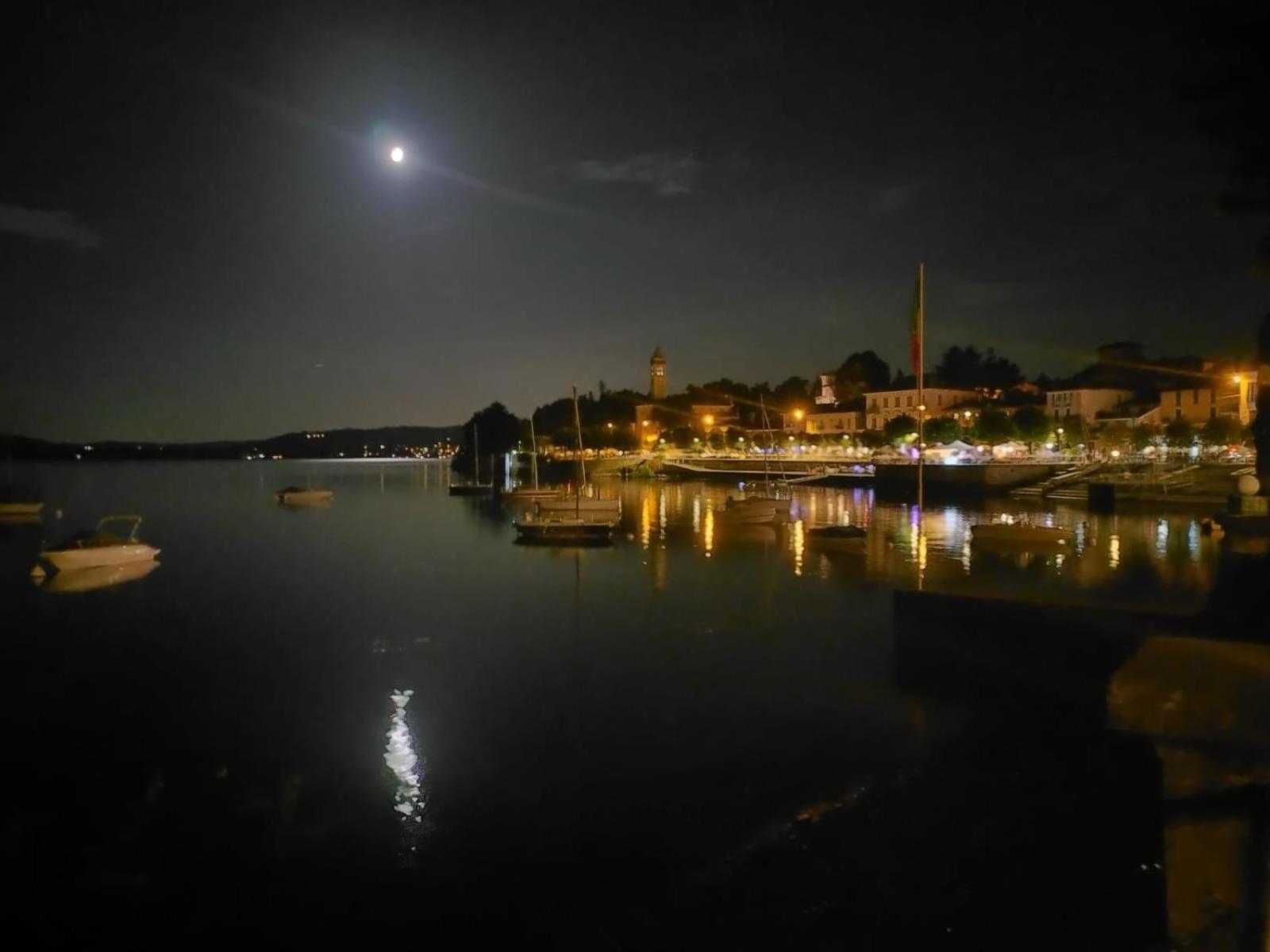 Casa Del Lago Maggiore Lesa Apartman Kültér fotó